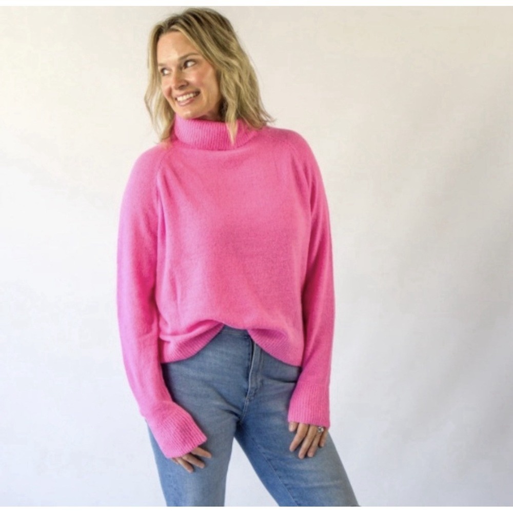 NEW John + Jenn Cora Turtleneck Sweater in Bubble Gum Pink‎ Medium NWT 98.00